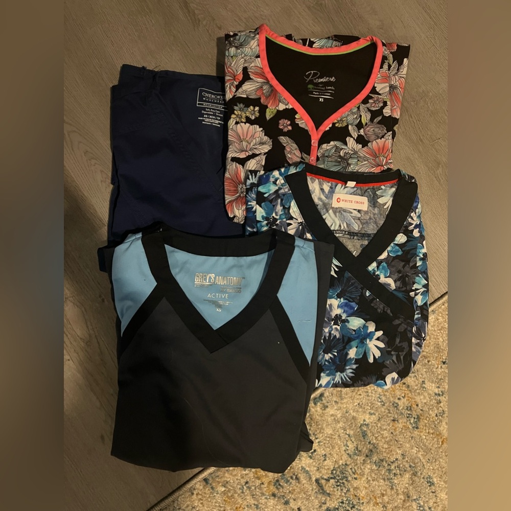 XS scrub tops